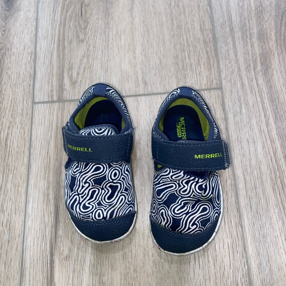 Toddler Boy Water shoes - super cute and velcrow is in great shape!